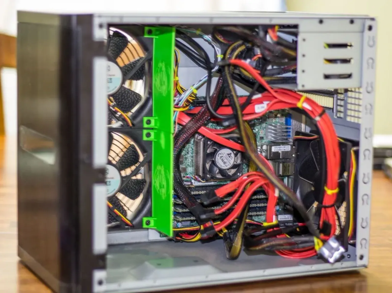 SilverStone DS380 Cooling Duct | HDD Lüfter-Optimierung