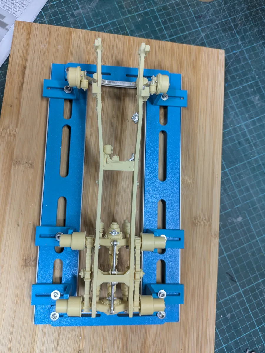 LKW-Chassis Ausrichthilfe 1:24 | Modellbau Werkzeug