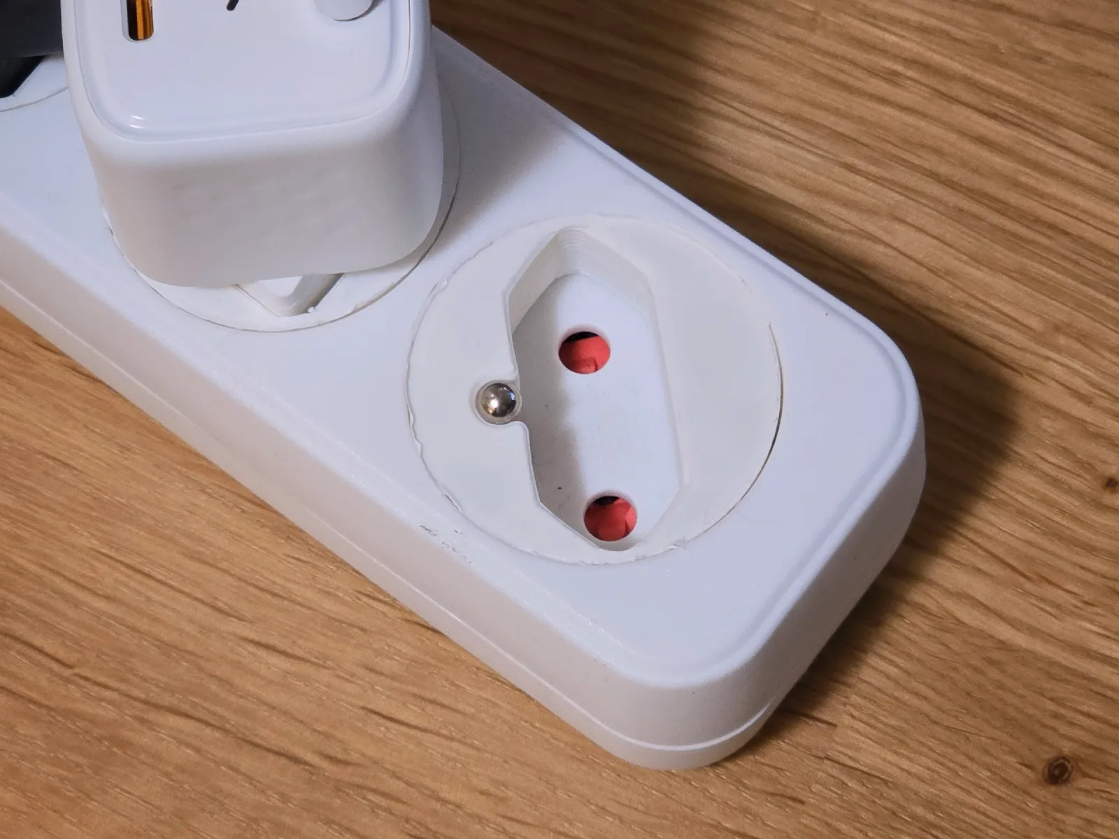 Steckdosen-Adapter Typ E auf Typ C | Sicherheit & Schutz
