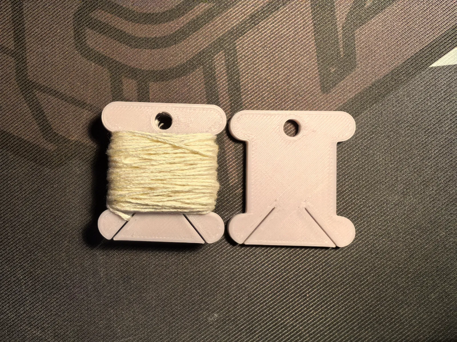 Garnspule für Stickgarn | Organizer für Stickerei & Handarbeit