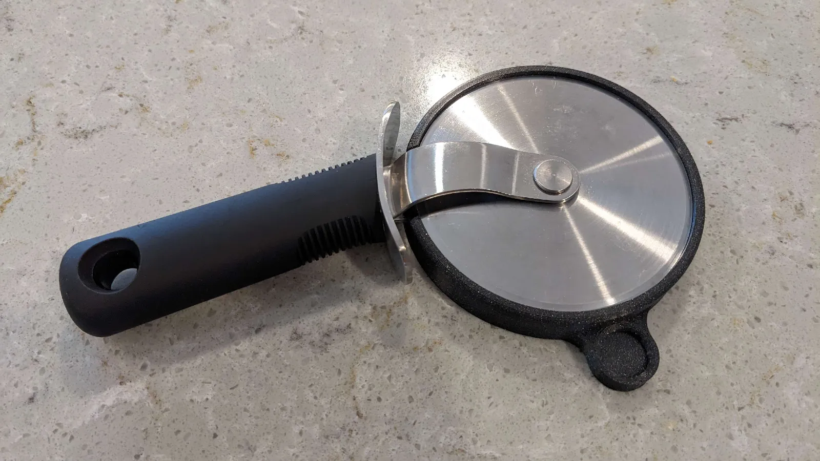 OXO Pizzaschneider Schutzhülle | Magnetischer Klingenschutz