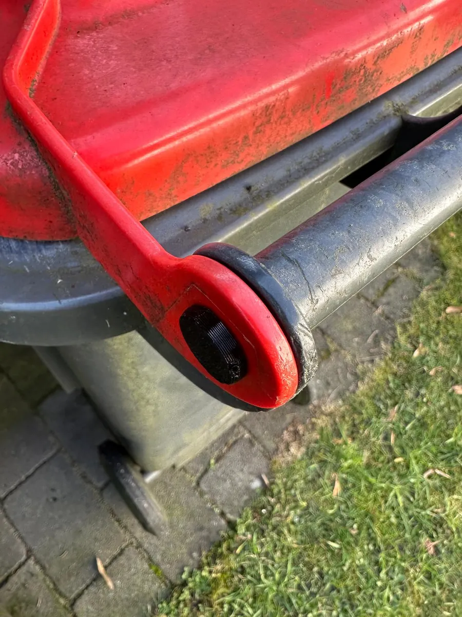 Mülltonnen Scharnierstift Ersatz | Deckel-Bolzen für Abfalltonnen - image5 Mülltonnen Scharnierstift Ersatz | Deckel-Bolzen für Abfalltonnen – Bild 5