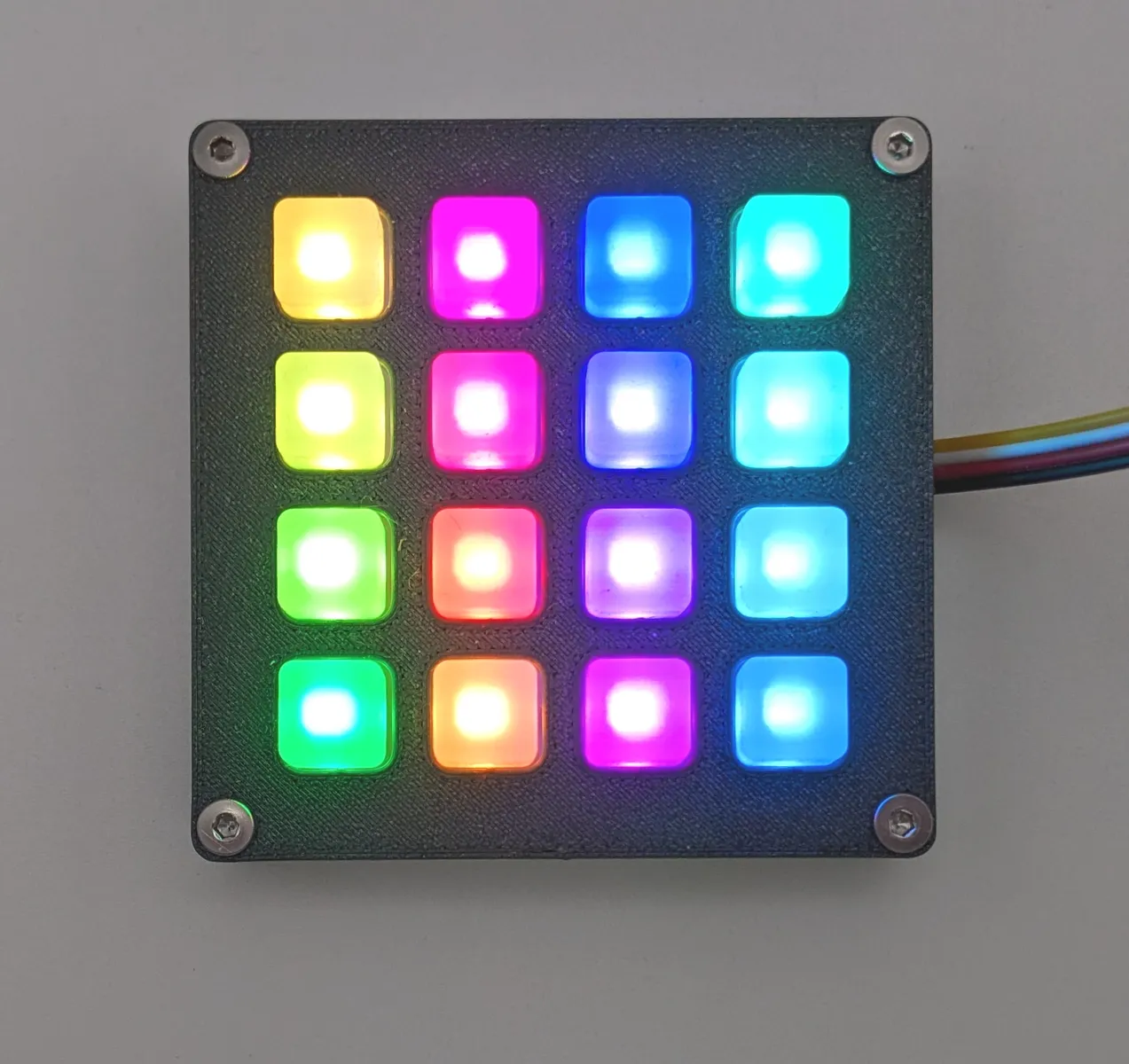 NeoTrellis Gehäuse | Schutzhülle für 4x4 RGB Button Pad - image3 NeoTrellis Gehäuse | Schutzhülle für 4x4 RGB Button Pad – Bild 3