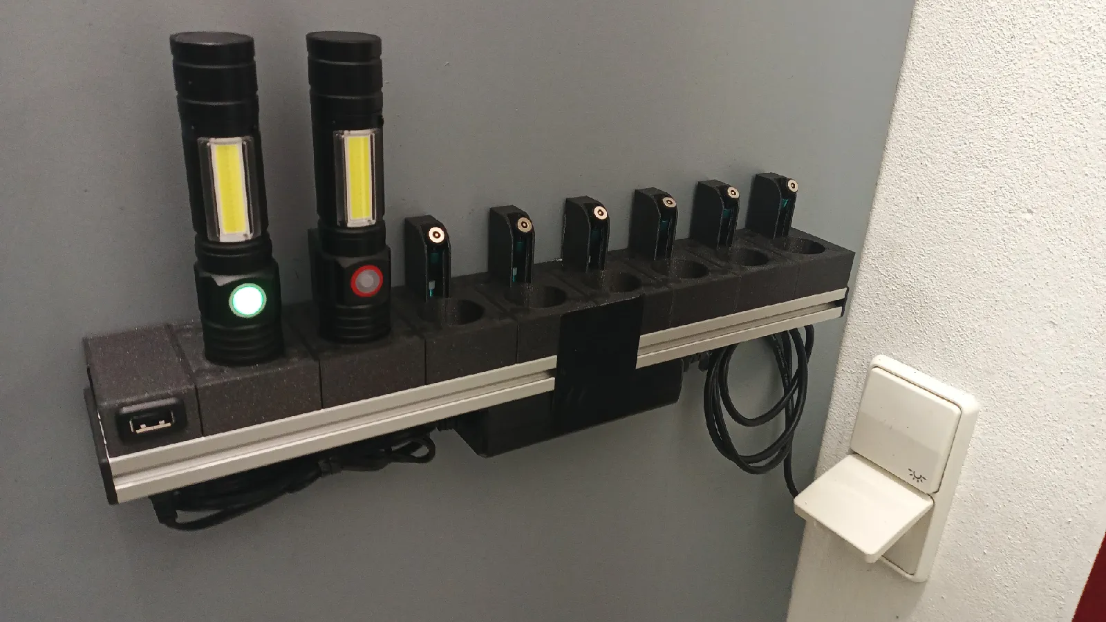 Modulare Taschenlampen-Ladestation | Karrong Organizer