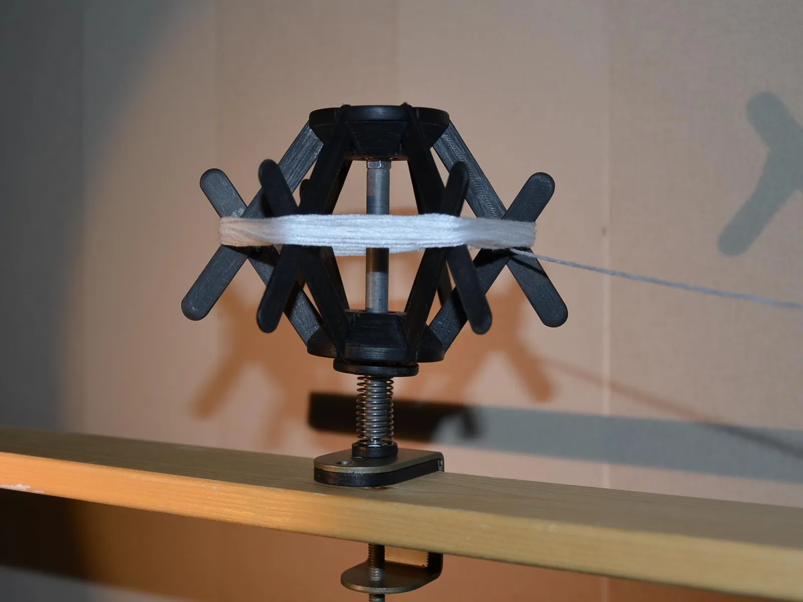 Garnwinde für Stickgarn | Professionelle Abwickelhilfe