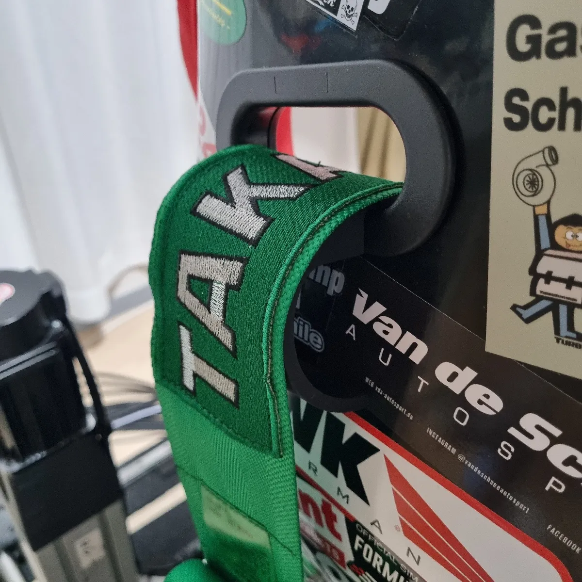 GT-Omega Gurtführung für Hosenträgergurte – SimRacing
