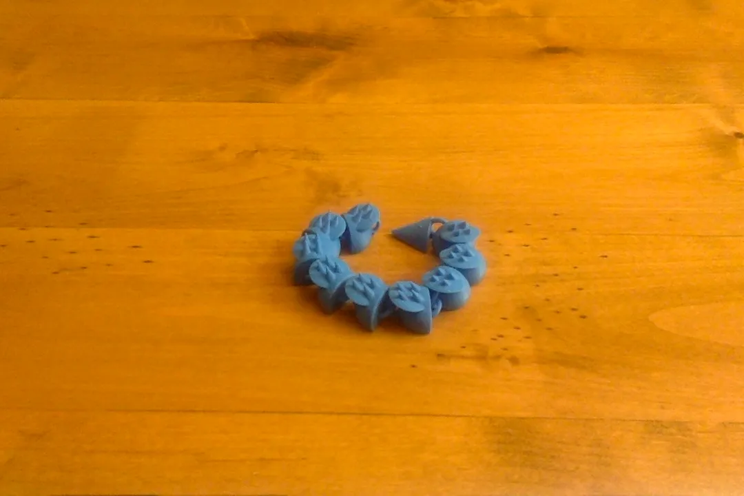 Bewegliche Schlange mit Stacheln | Articulated Fidget Toy - image3 Bewegliche Schlange mit Stacheln | Articulated Fidget Toy – Bild 3