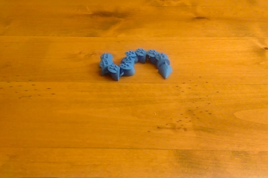 Bewegliche Schlange mit Stacheln | Articulated Fidget Toy - image4 Bewegliche Schlange mit Stacheln | Articulated Fidget Toy – Bild 4