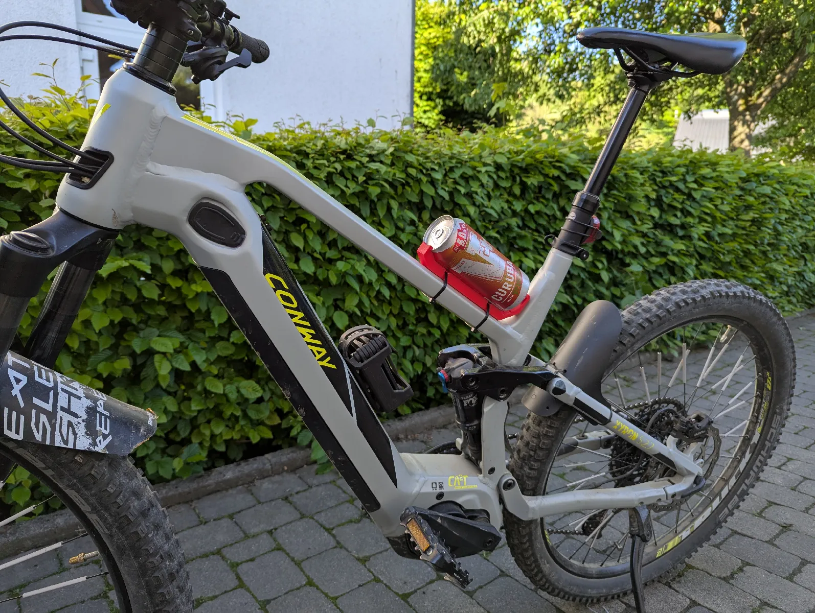 Fahrrad Getränkehalter 500ml Dose | Robuste Clip-Halterung - image4 Fahrrad Getränkehalter 500ml Dose | Robuste Clip-Halterung – Bild 4