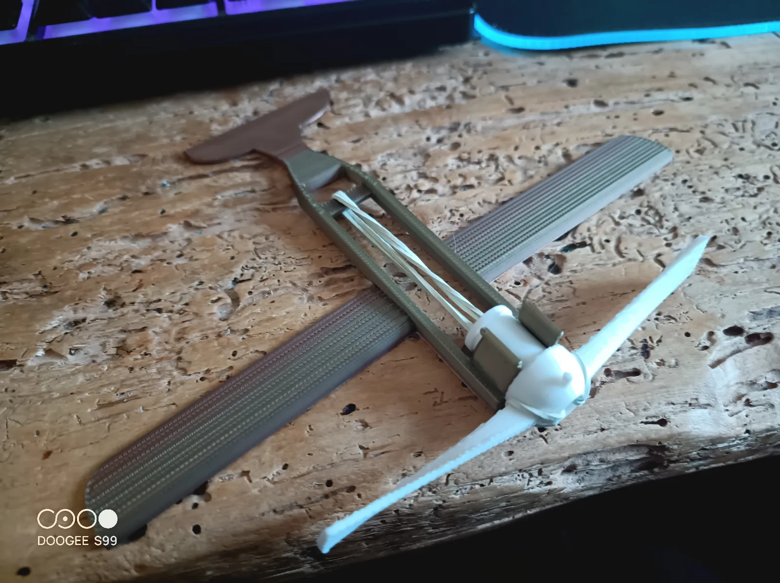 Gummimotor Flugzeug Modell | Mechanisches Spielzeug - image6 Gummimotor Flugzeug Modell | Mechanisches Spielzeug – Bild 6