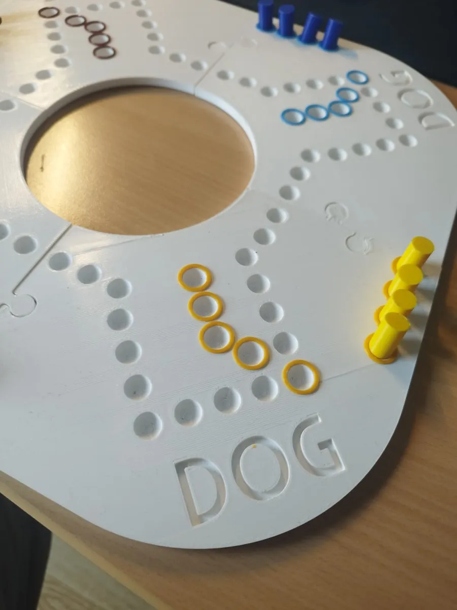 DOG Brettspiel Set | Modulares Ludo-Style Spiel für 4 Personen - image3 DOG Brettspiel Set | Modulares Ludo-Style Spiel für 4 Personen – Bild 3