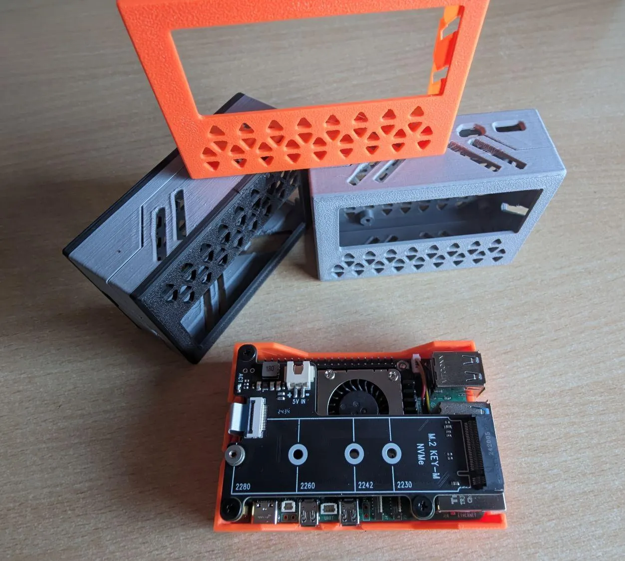 Raspberry Pi 5 Gehäuse | NVMe & Active Cooler Case