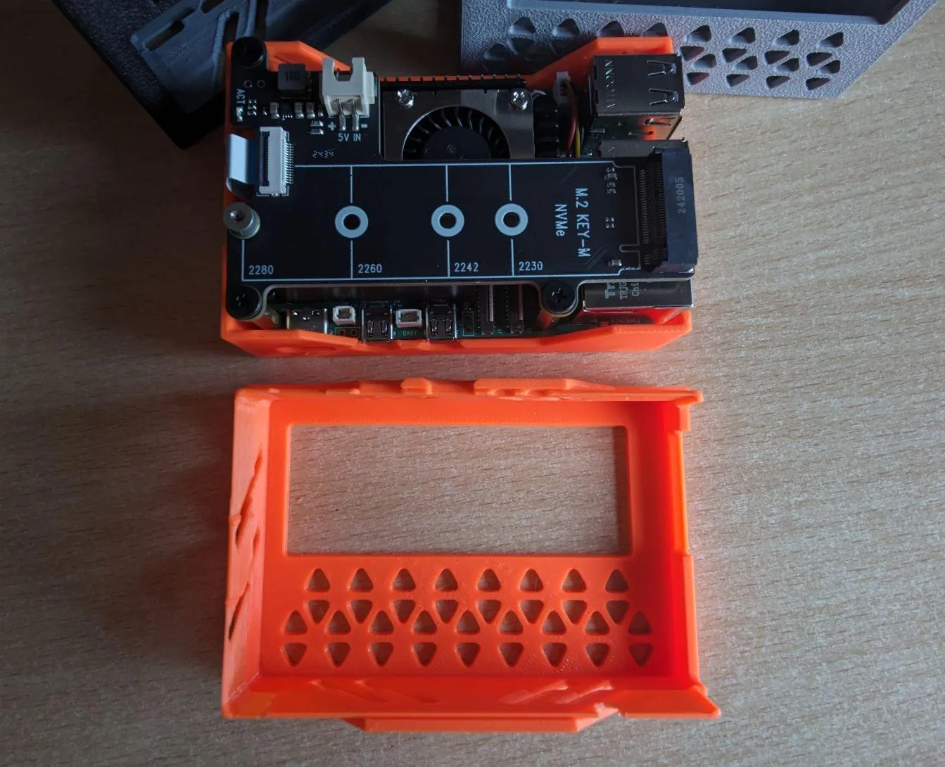 Raspberry Pi 5 Gehäuse | NVMe & Active Cooler Case - image5 Raspberry Pi 5 Gehäuse | NVMe & Active Cooler Case – Bild 6