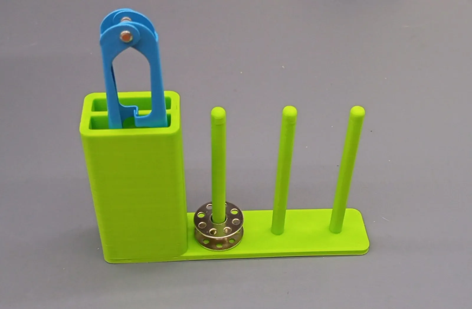Magnetische Nähmaschinen-Halterung | Spulen & Werkzeug Organizer
