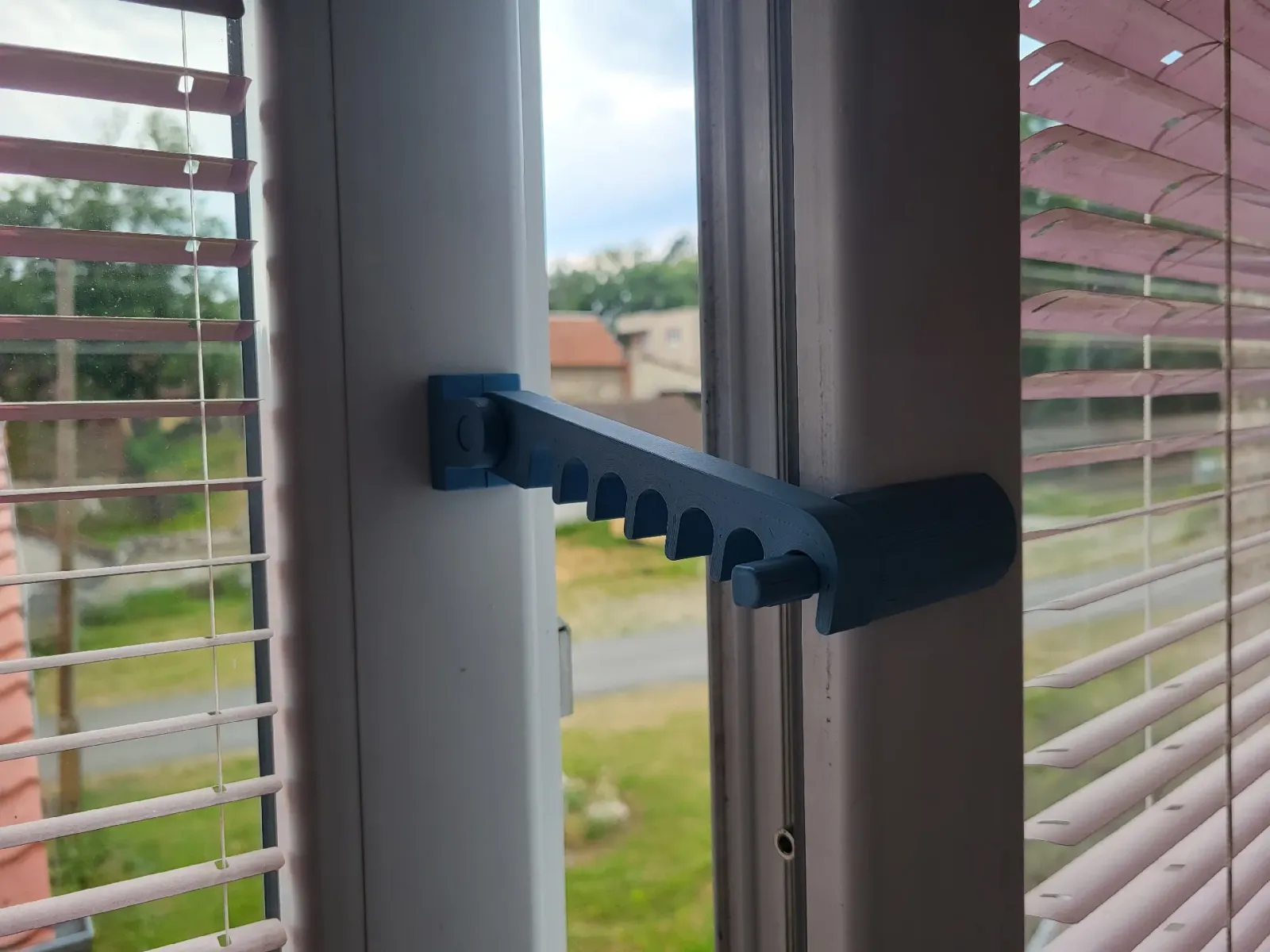 Verstellbarer Fensteraufsteller & Lüftungsregler