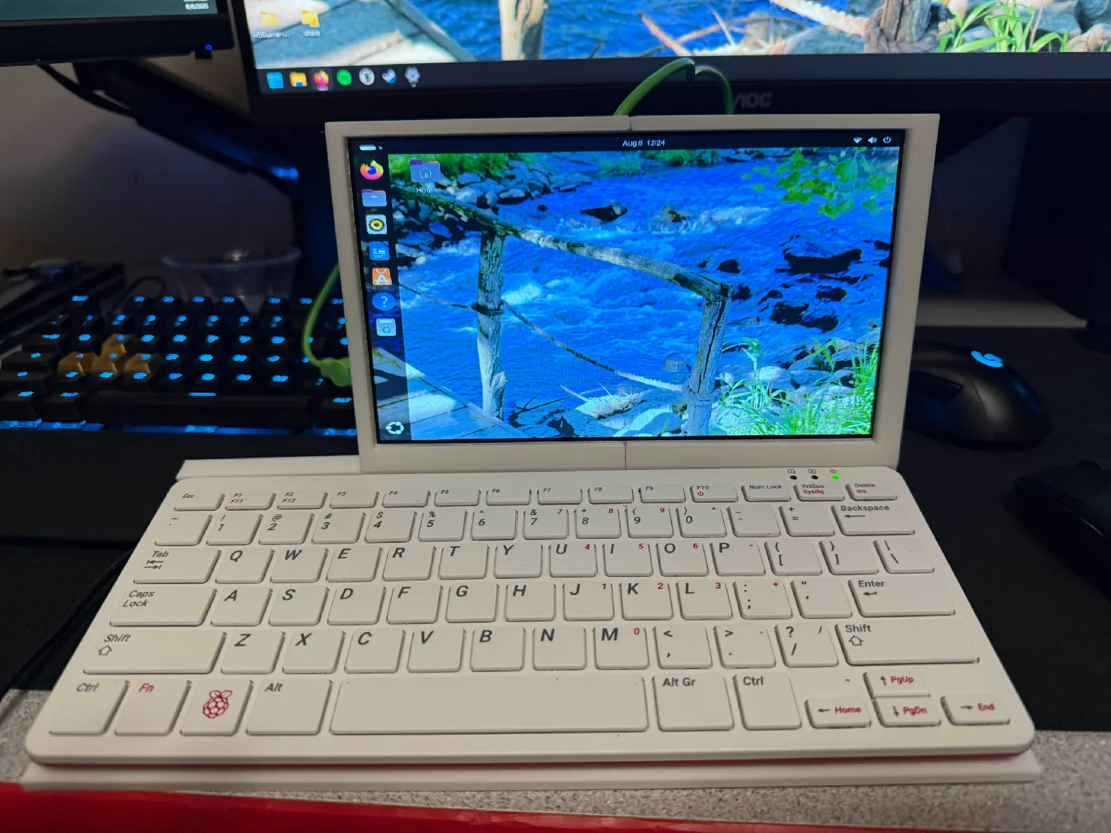 Raspberry Pi 400 Cyberdeck Gehäuse | Display-Halterung
