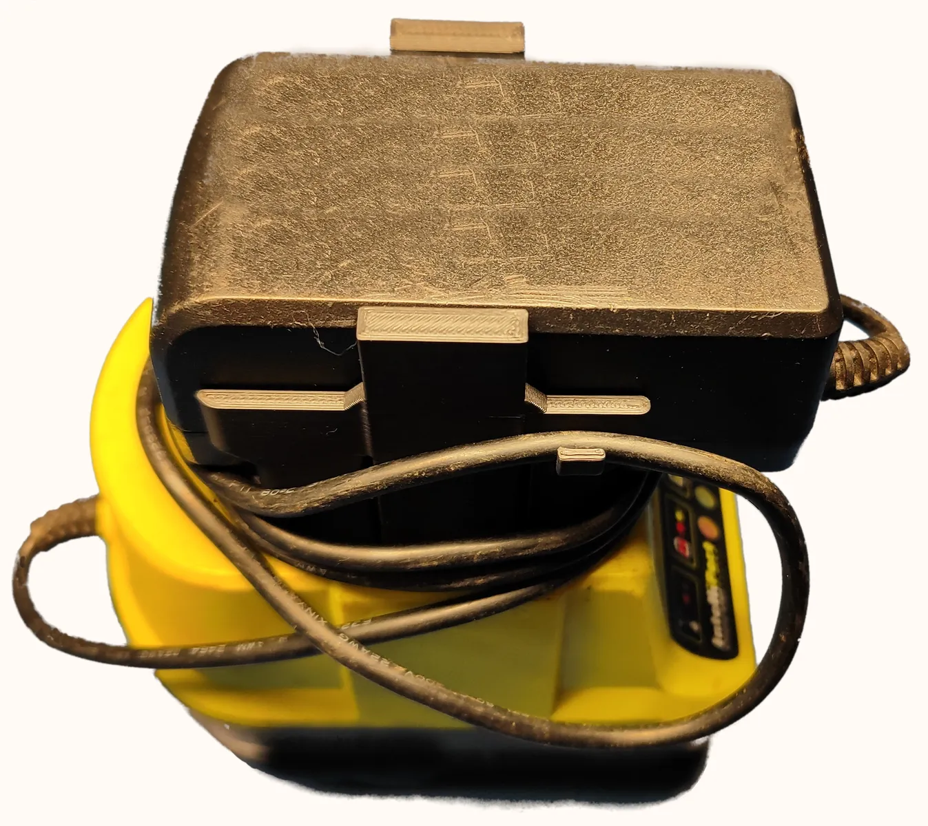 Ryobi Kabel-Organizer für Ladegerät RC18120 | Werkstatt Ordnung