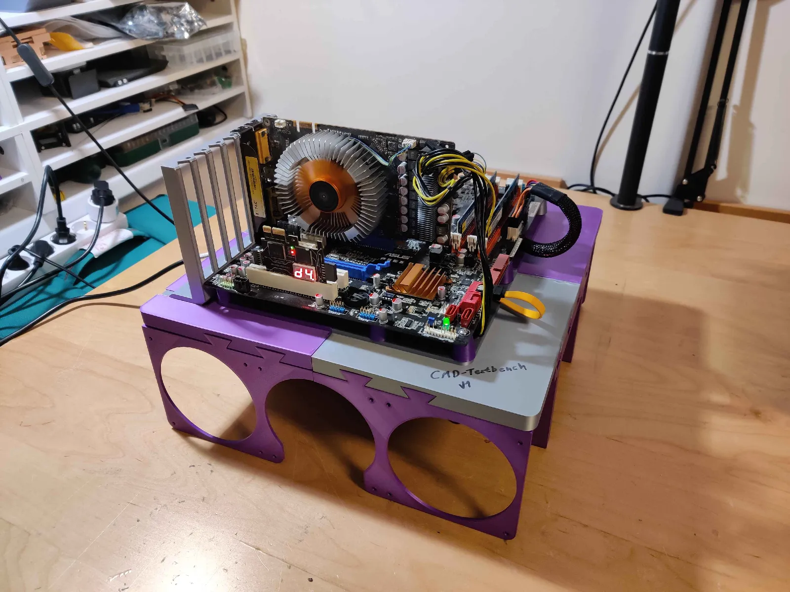 Modulare PC Testbench | ATX Benchtable mit Wasserkühlung-Support