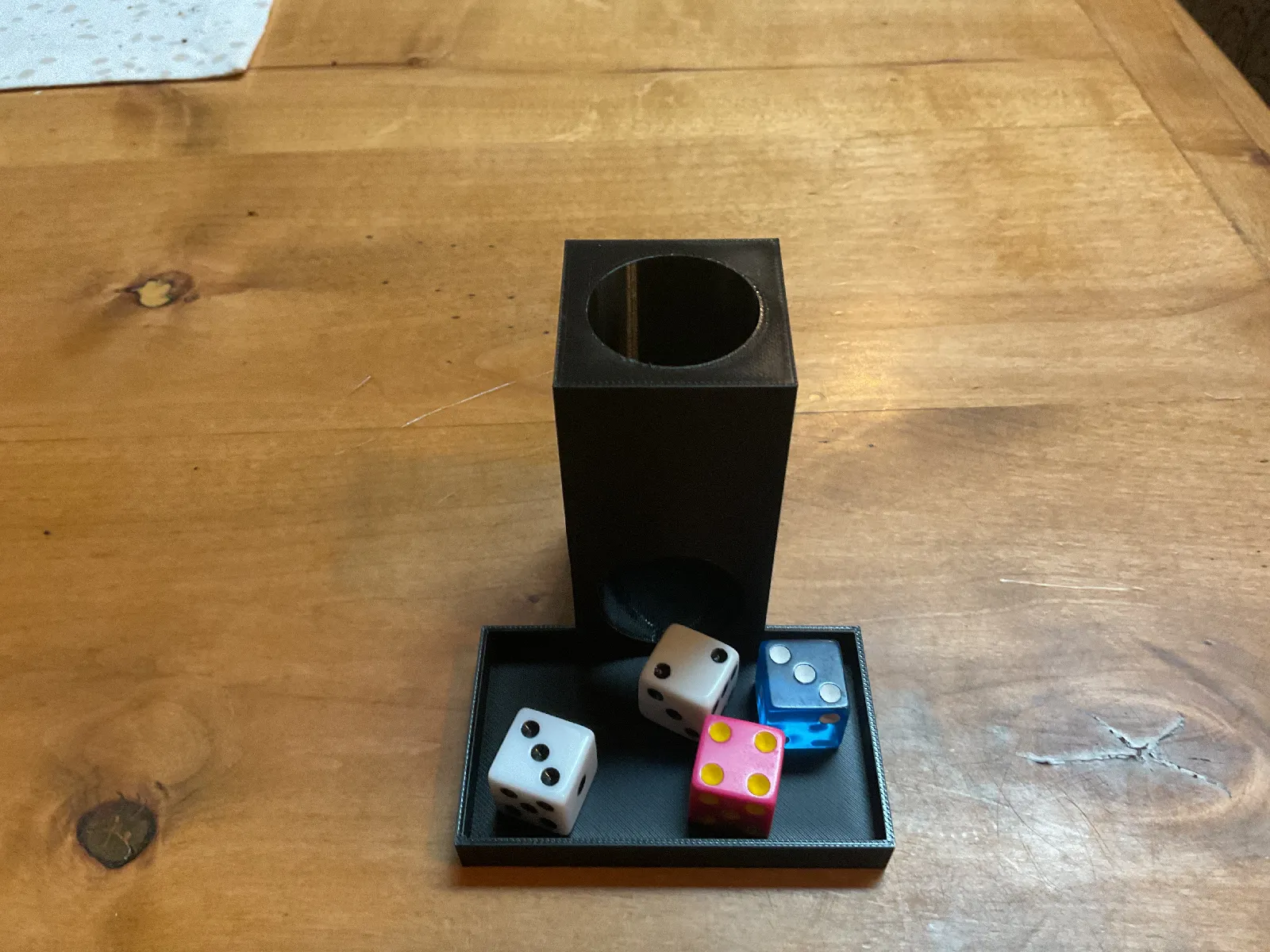 Mini Würfelturm mit Auffangschale | Kompakter Dice Tower