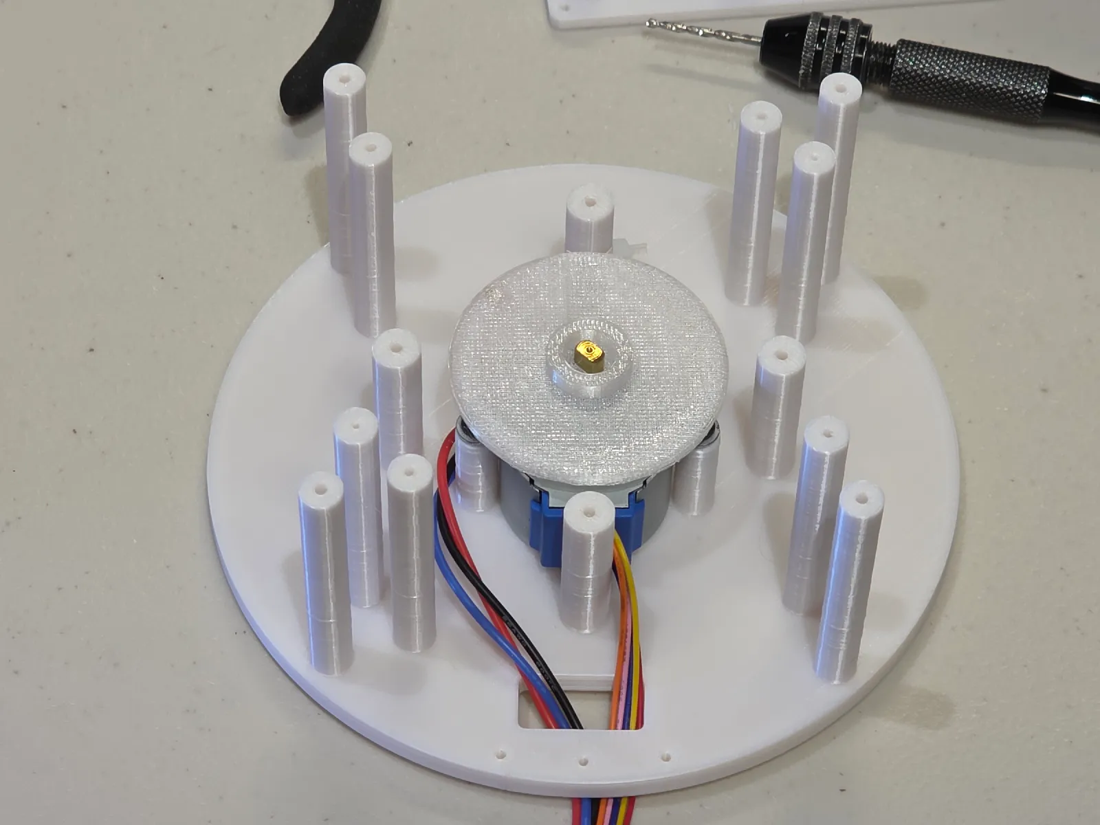 Hybrid LED Ring & Stepper Motor Uhr | Moderne Tischuhr - image11 Hybrid LED Ring & Stepper Motor Uhr | Moderne Tischuhr – Bild 3