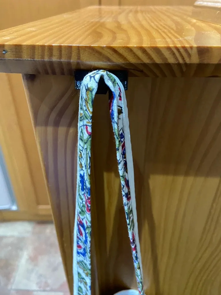 Küchenschrank Haken zum Schrauben | Praktischer Möbelhaken - image4 Küchenschrank Haken zum Schrauben | Praktischer Möbelhaken – Bild 4