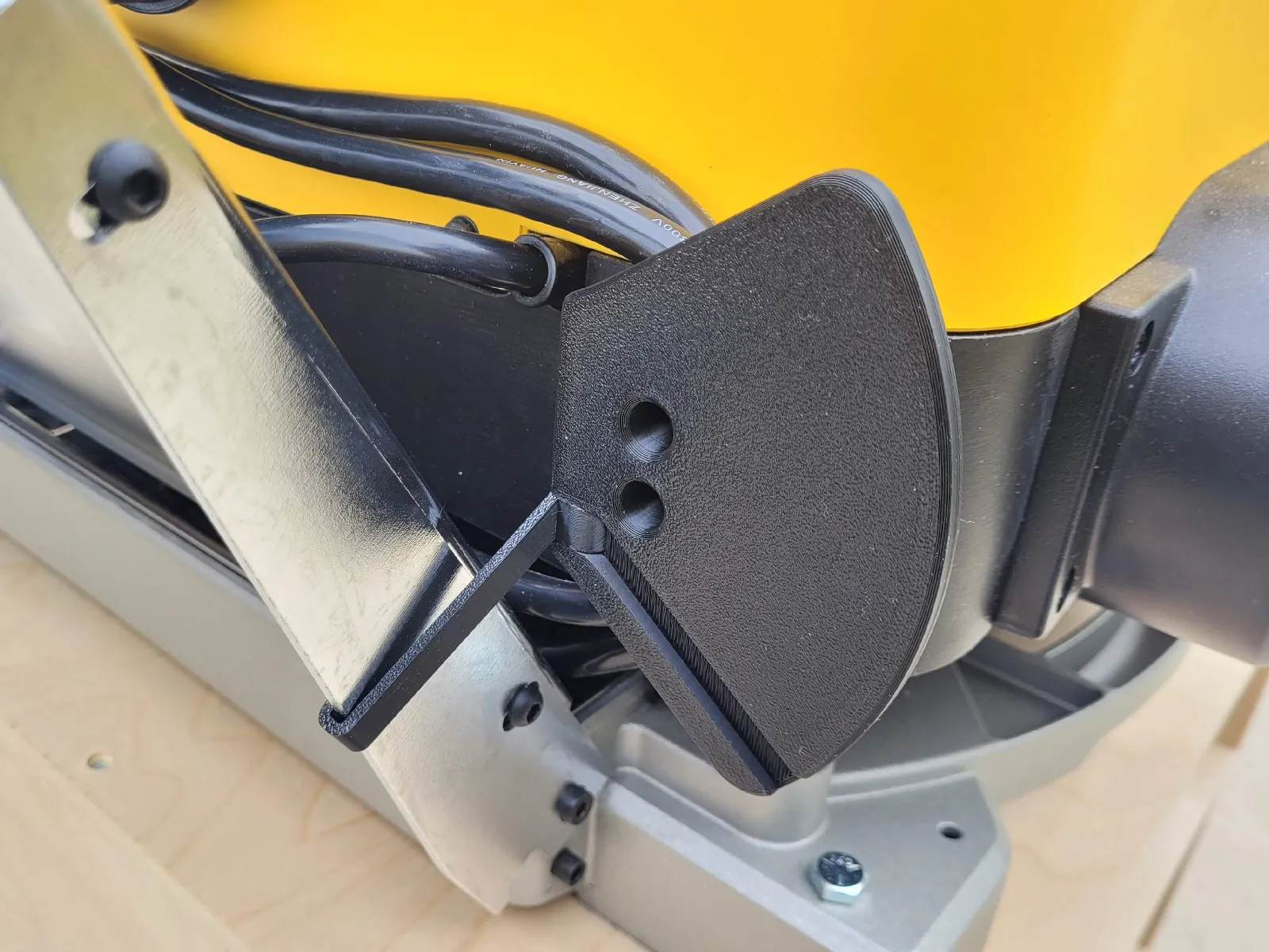 DeWalt DW735 Kabelhalter & Tischaufnahme | Werkstatt-Organisation
