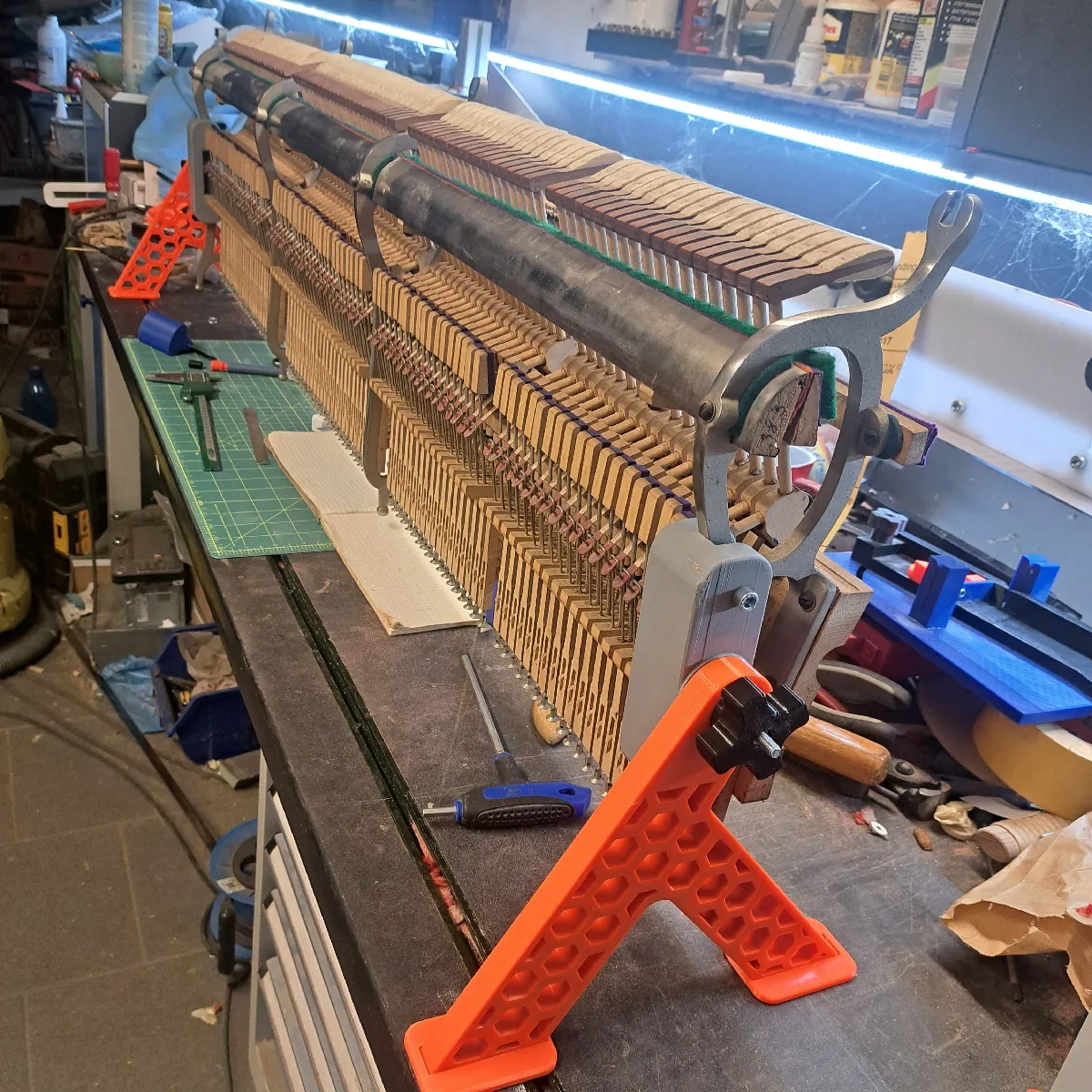 Klavier-Mechanik Ständer & Klebelehre | Werkstatt-Hilfsmittel