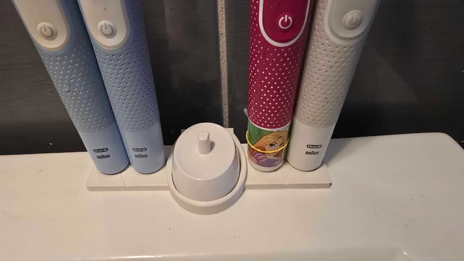 Oral-B Zahnbürstenhalter für 4 Personen | Platzsparender Ständer