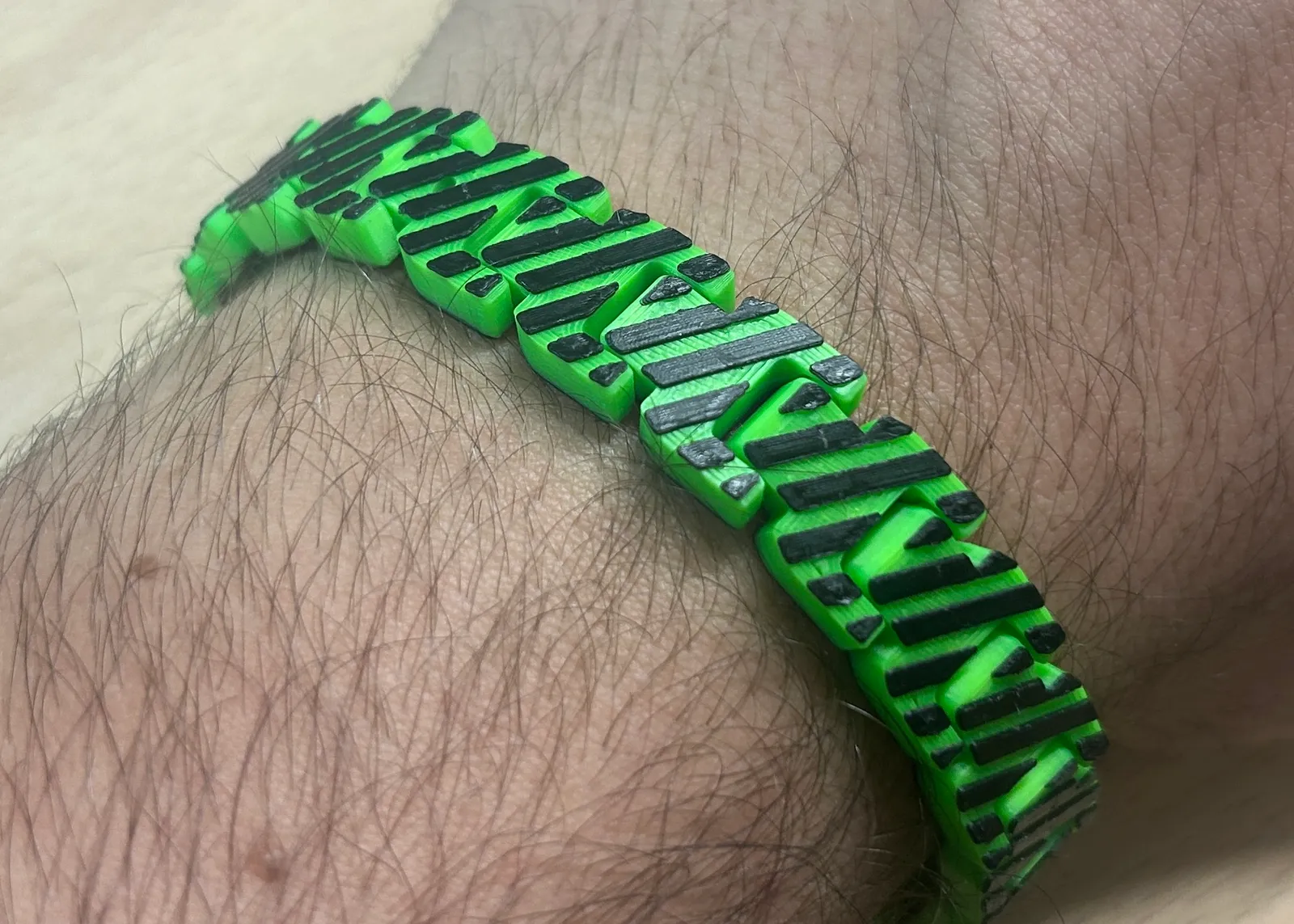 Personalisiertes Gliederarmband | Custom Letter Bracelet - image4 Personalisiertes Gliederarmband | Custom Letter Bracelet – Bild 4