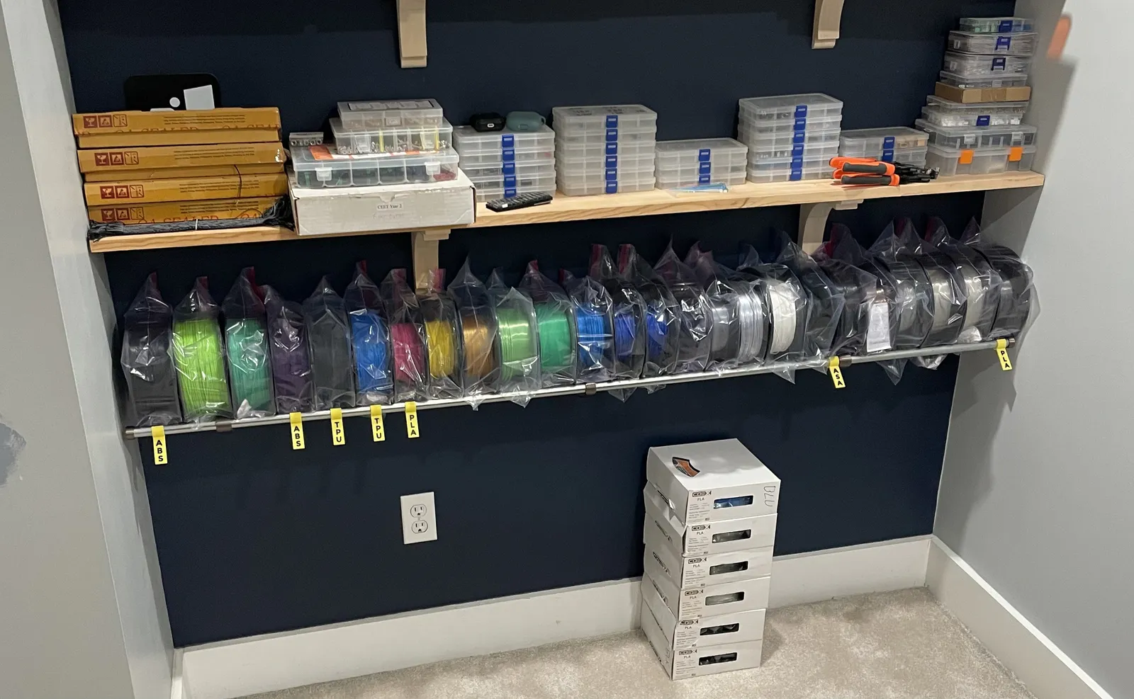 Filament Wandregal Halterung | Spulen-Organizer für Werkstatt