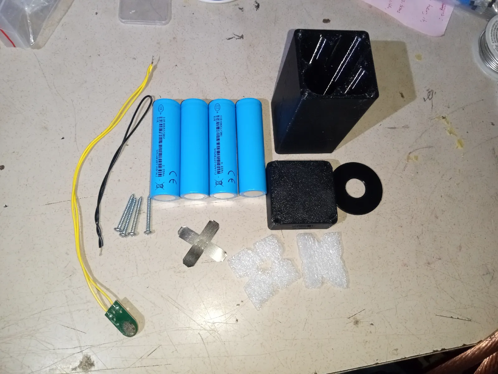 18650 Powerbank Gehäuse | Kompaktes 4-Zellen DIY-Case - image6 18650 Powerbank Gehäuse | Kompaktes 4-Zellen DIY-Case – Bild 6