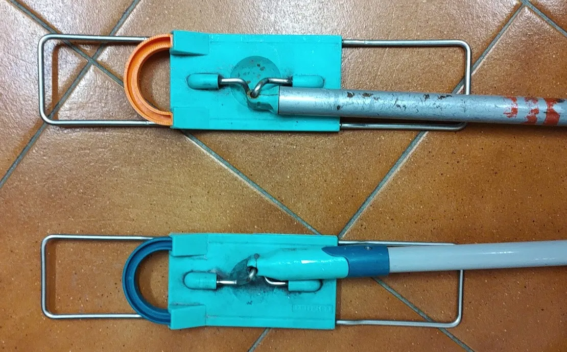 Ersatzteil für Leifheit Profi Bodenwischer 55048 | Clip Halter - image3 Ersatzteil für Leifheit Profi Bodenwischer 55048 | Clip Halter – Bild 3