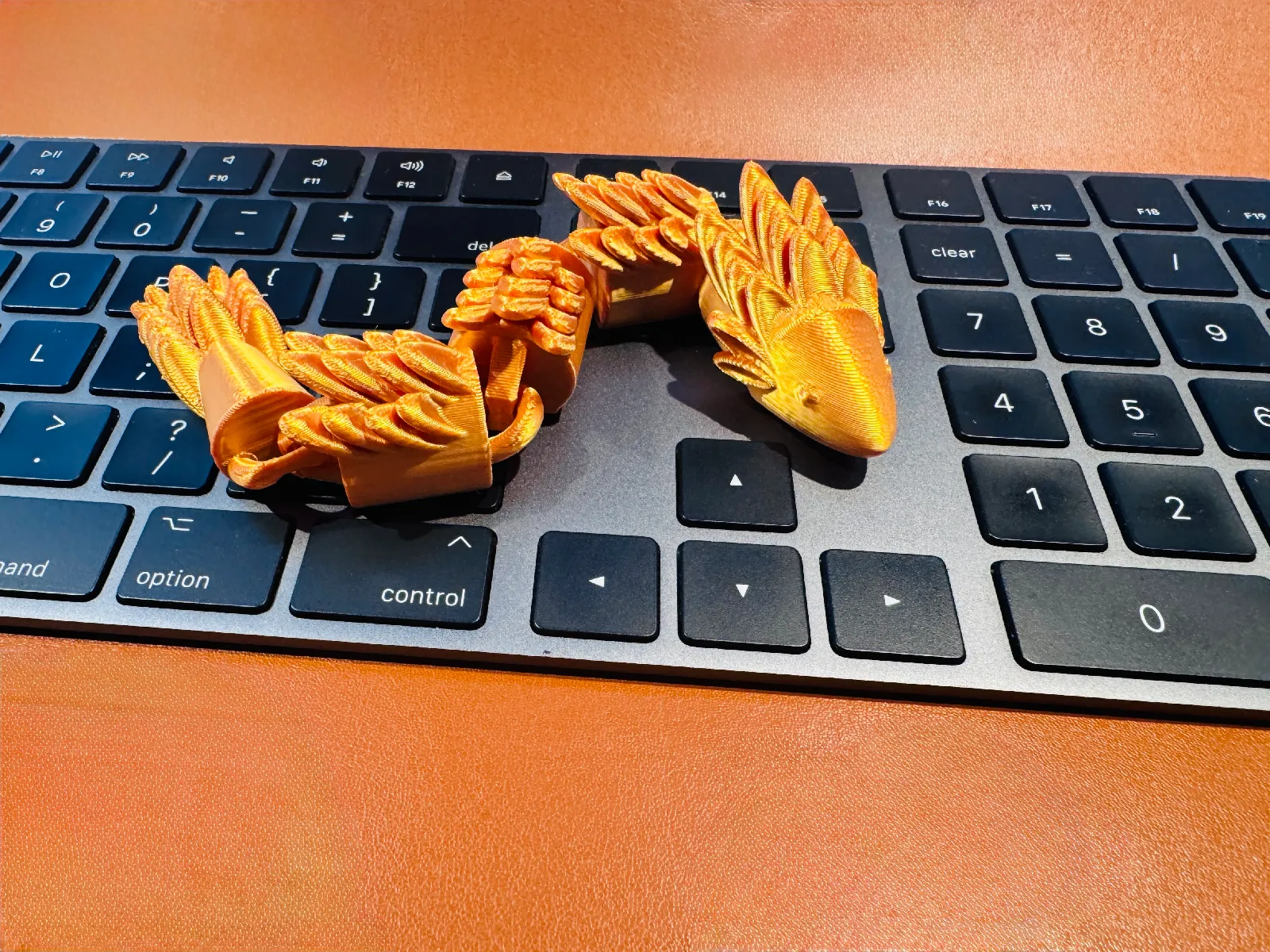 Gelenkige Feder-Schlange Figur | Deko & Fidget Toy