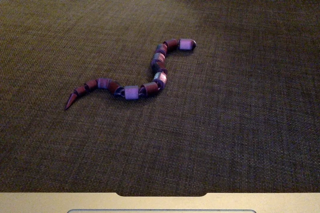 Bewegliche Schlange Fidget Toy | Articulated Snake Figur