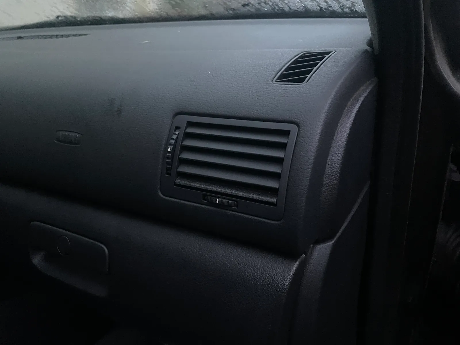 Skoda Octavia 1 Lüftungsgitter Lamelle | Ersatzteil Interieur - image3 Skoda Octavia 1 Lüftungsgitter Lamelle | Ersatzteil Interieur – Bild 3