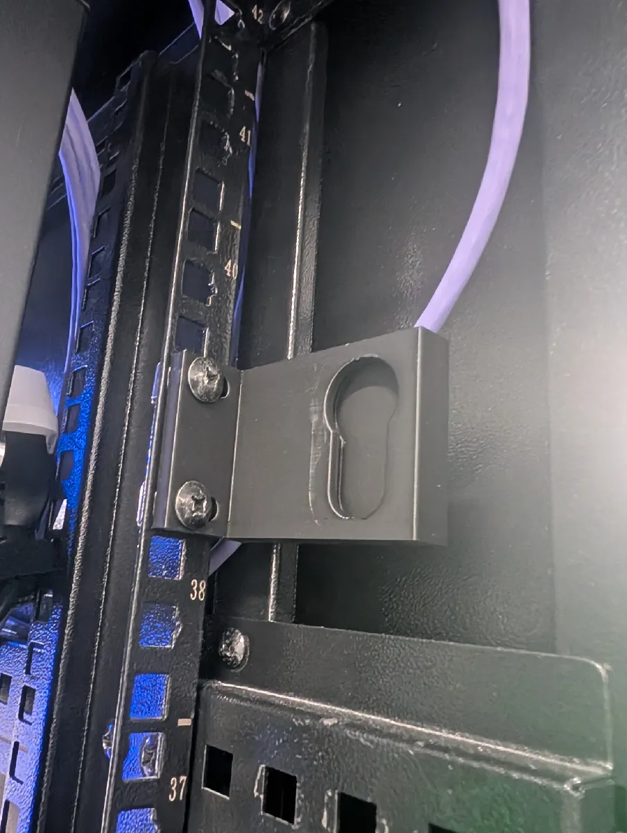 Eaton & Tripp Lite 0U PDU Vertical Mount Adapter