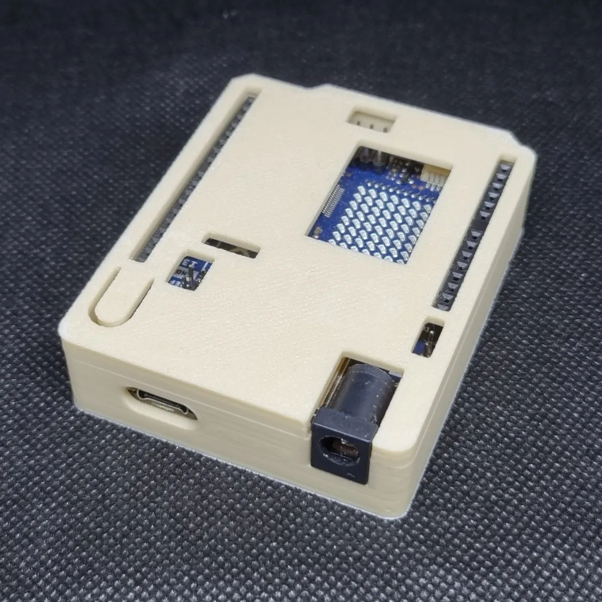 Arduino Uno R4 Gehäuse Snap-Fit | Schutzhülle ohne Schrauben - image3 Arduino Uno R4 Gehäuse Snap-Fit | Schutzhülle ohne Schrauben – Bild 3