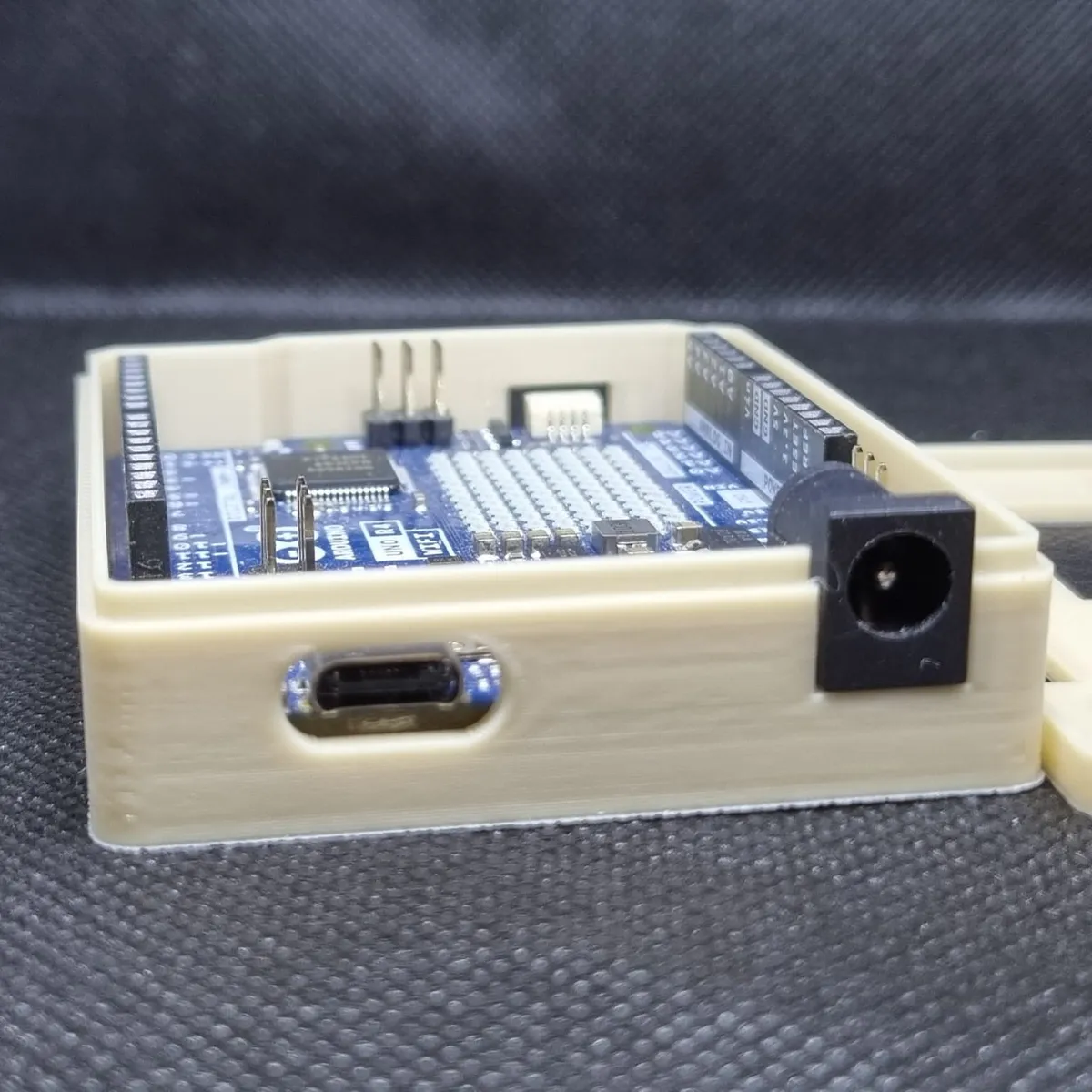 Arduino Uno R4 Gehäuse Snap-Fit | Schutzhülle ohne Schrauben - image6 Arduino Uno R4 Gehäuse Snap-Fit | Schutzhülle ohne Schrauben – Bild 6