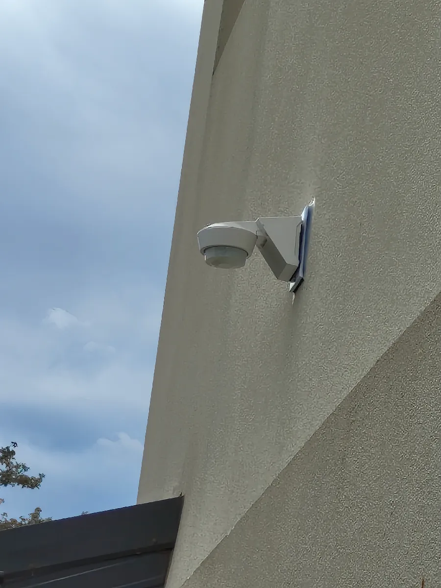 Brilliant Lighting Intelliscanner auf Voltex OMS-360 PIR-Sensor Adapter