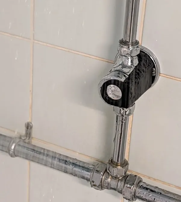 Duschknopf-Halter für öffentliche Duschen