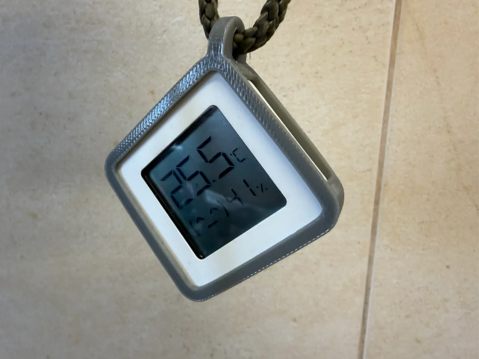 Mobiles Mini-Thermometer Schutzgehäuse mit Hänge-Öse