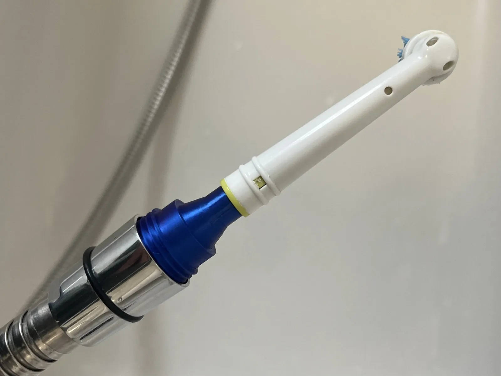Oral-B Aufsteckbürsten Tiefenreinigungs-Adapter (Duschschlauch)