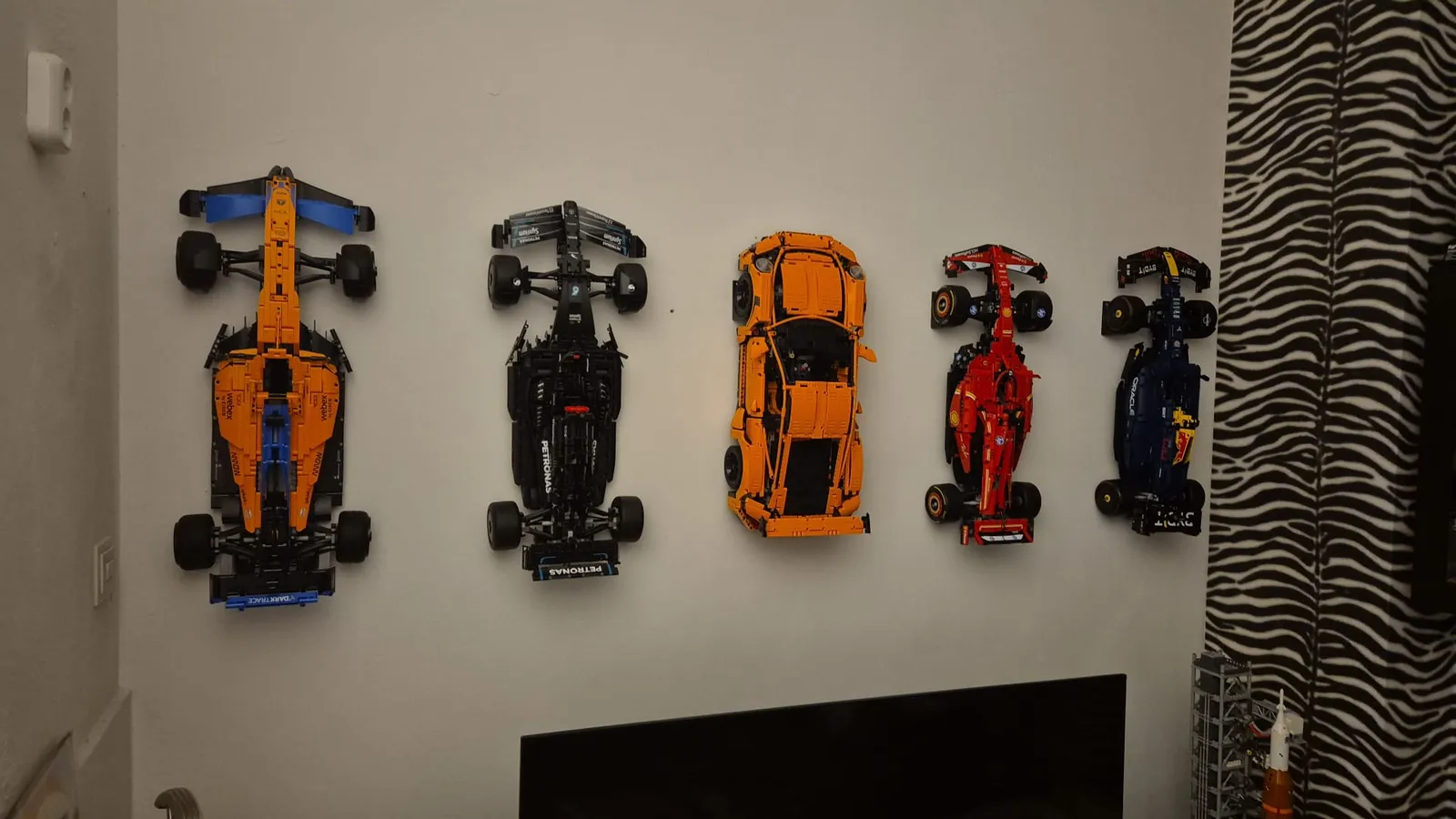 Wandhalterung für Lego Technic 1:8 (82mm, 60°) - 2er Set