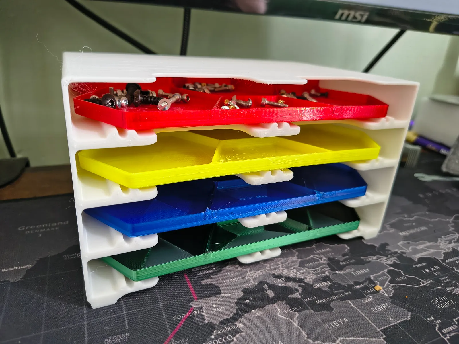 Modulares Lagerregal für Hexagon-Teiletrays