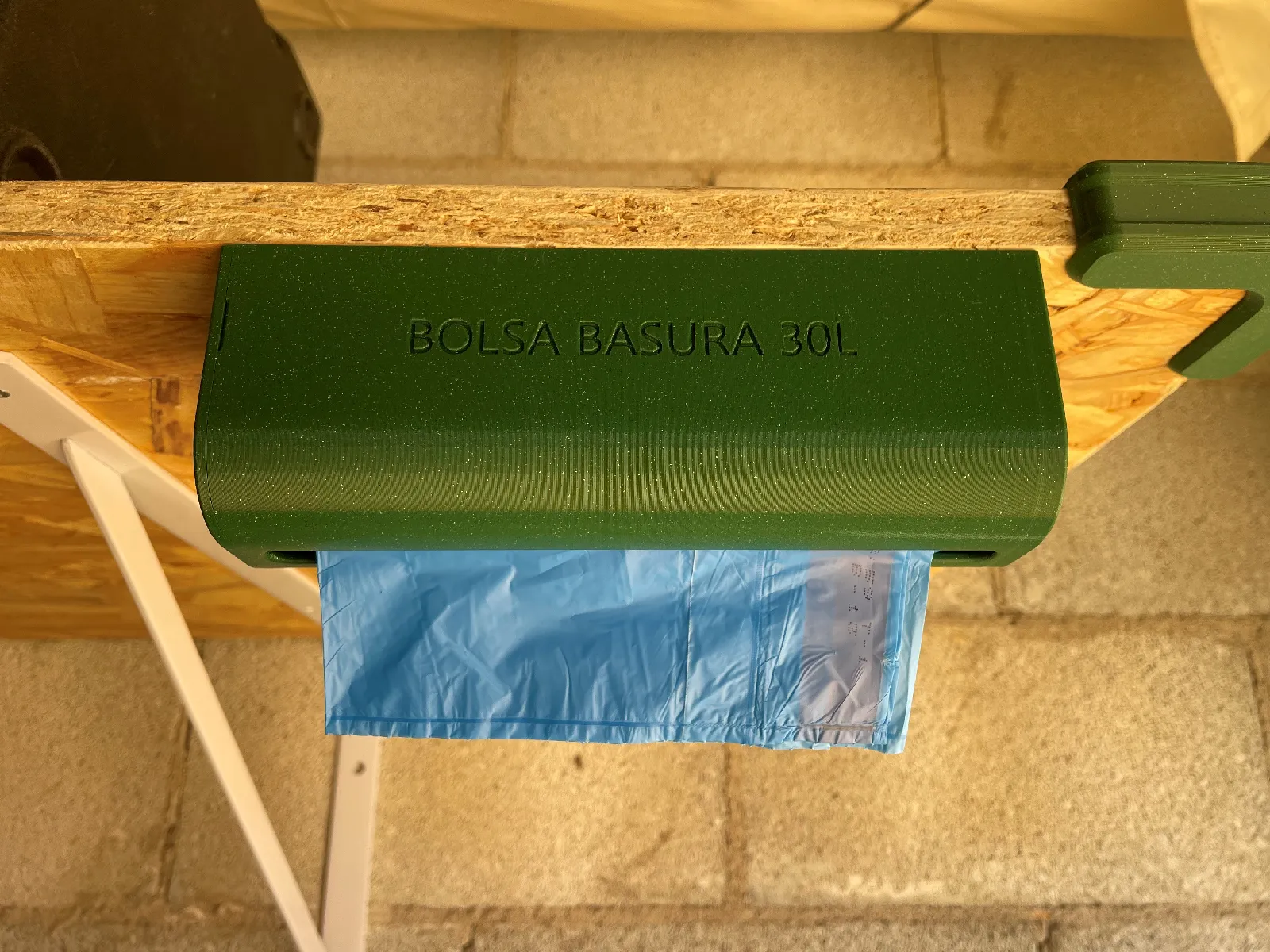 Müllbeutel-Organisator mit Dispenser-Funktion