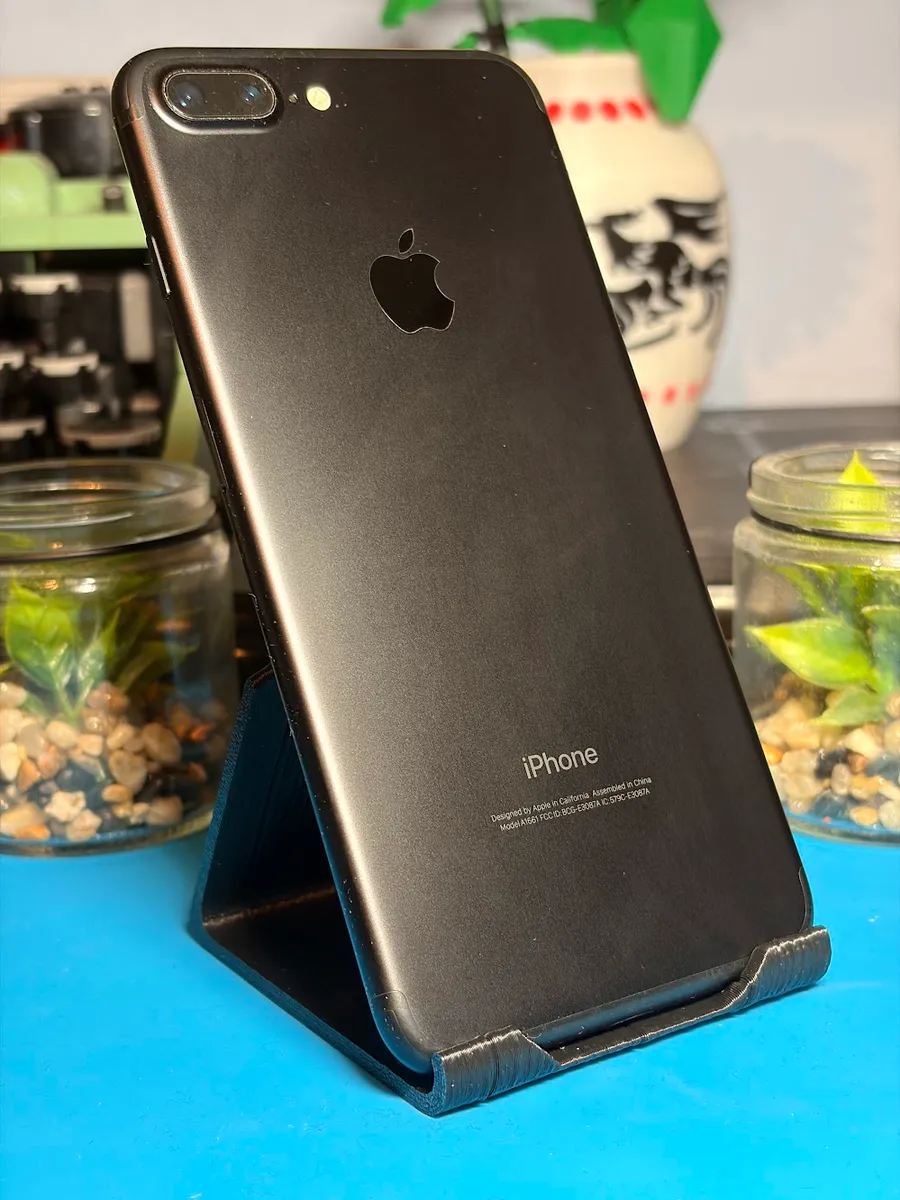 Universeller Smartphone-Ständer für den Schreibtisch