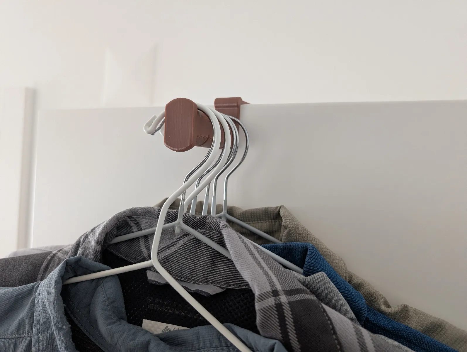 Mobile Kleiderstange zum Einhängen an Türen