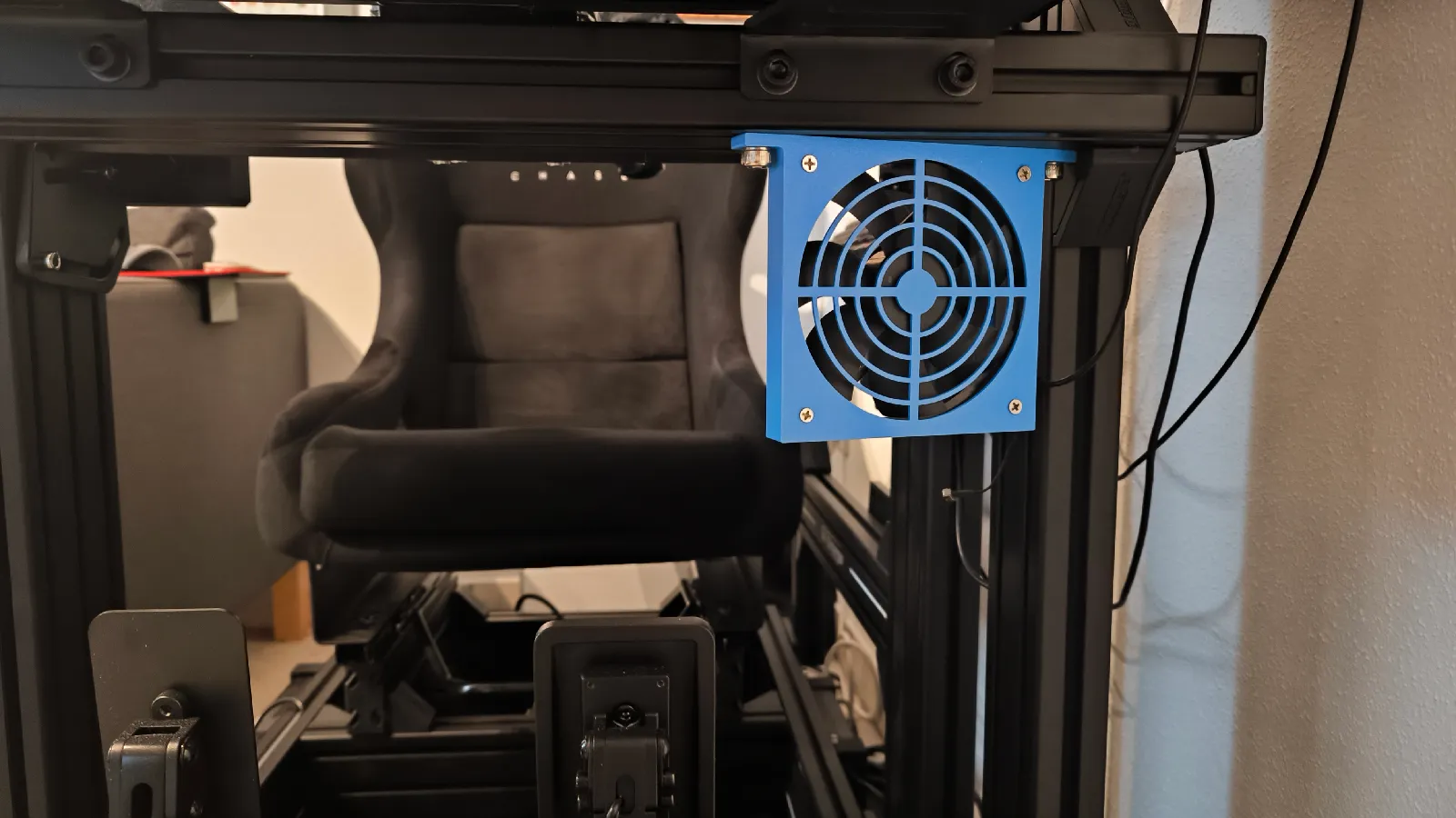 Lüfterhalterung für Sim-Racing-Rigs