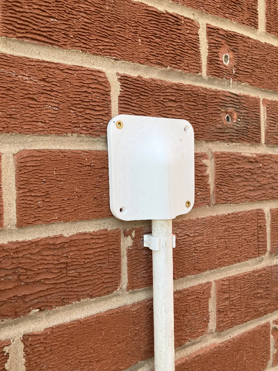 Abdeckplatte für 20mm Elektro-Leerrohr (100x100mm)