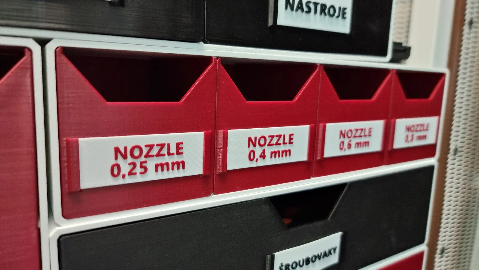 Modulares Wand-Schubladensystem für 3D-Druck-Zubehör